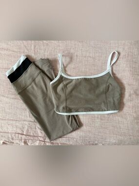Beyond Yoga Color Block Set